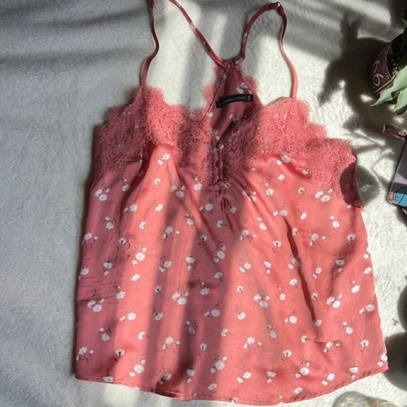 HP🏆 Womens Abercrombie & Fitch Lacey Adjustable Strap Flower Camisole Top Sm - Picture 1 of 7